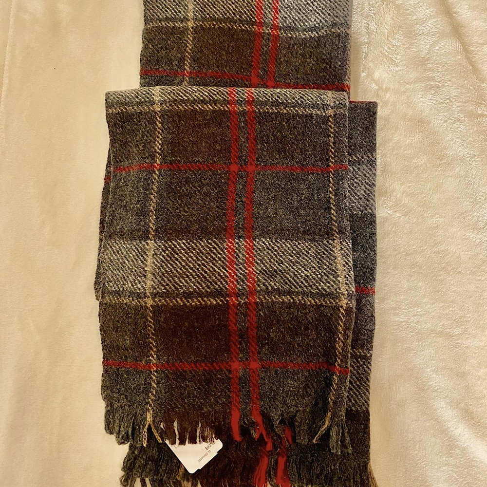 NWT Neiman Marcus 100% Marino Wool - man scarf